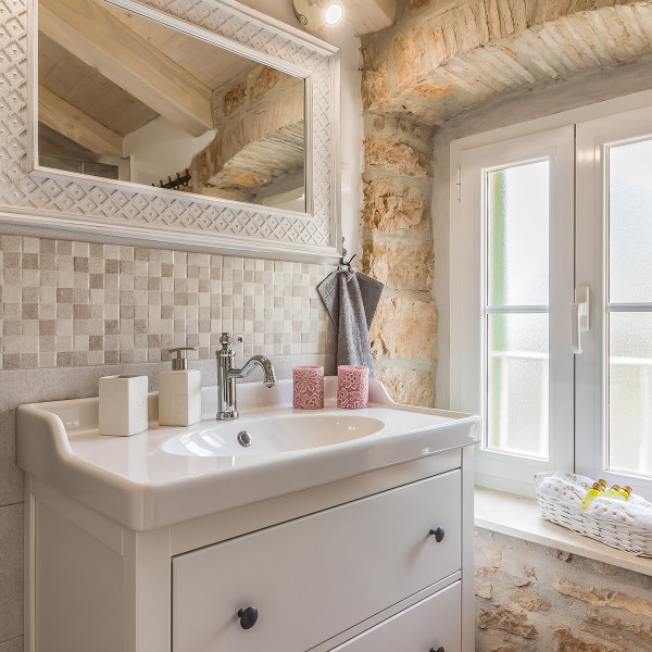 Bathroom / WC, Villa Nonni, Villa Nonni - Authentic Stone House with a private pool in Istria, Croatia Vi&scaron;njan
